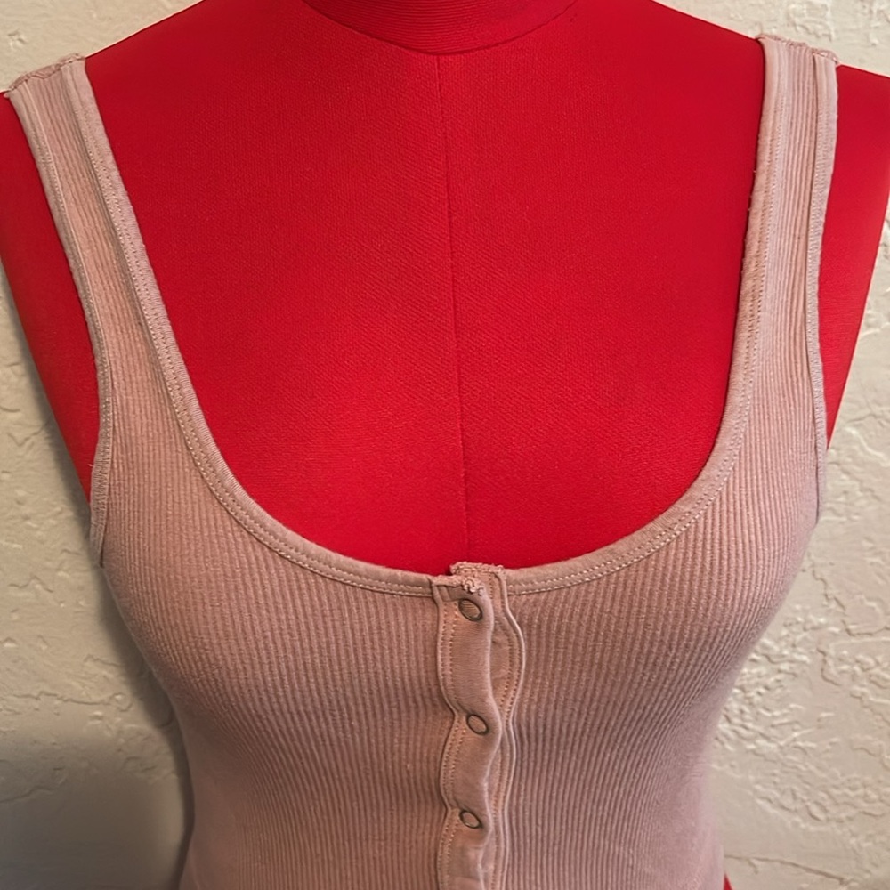 Snap Front Button Crop Top - Picture 3 of 4